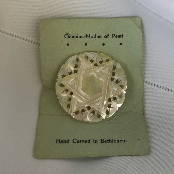 Vtg Genuine Mother of Pearl of David Star Brooch - Picture 2 of 6